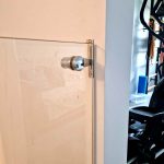 szklane zabezpieczenie przed psem i kotem