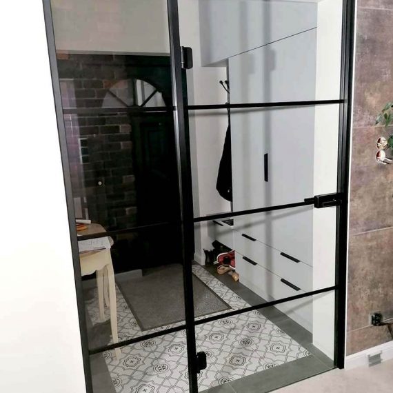 szklana zabudowa w wiatrołapie