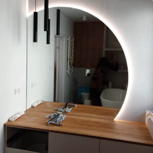Nowoczesne lustro półokrągłe w łazience