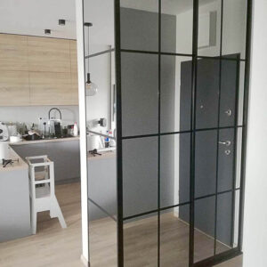 Lustro na szafie w przedsionku